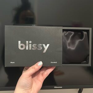 Blissy Pillow Case (Black- Standard)